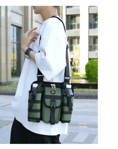 Bolso bandolera táctico para hombre, bolsa cruzada exterior con portabotellas integrado.