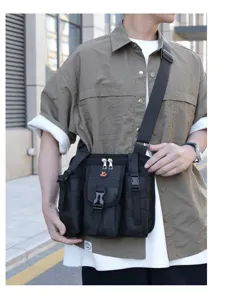Bolso cruzado táctico para hombre, bolso bandolera informal negro con múltiples bolsillos.