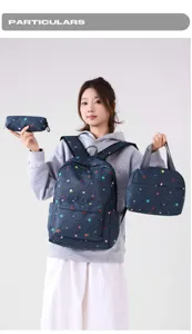 Vista detallada del bonito juego de mochila escolar floral con accesorios coordinados.