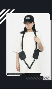 Schwarze PU Leder Schultergurt-Tasche multifunktionale Brusttasche für Streetwear.