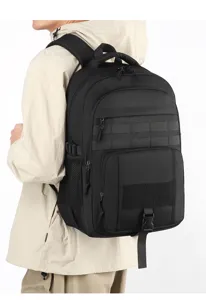 Duurzame zwarte tactische rugzak met grote capaciteit en Molle-webbing voor buitenreizen.