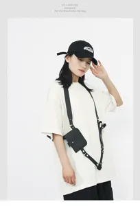 Schwarze PU Leder Taktische Brusttasche, stylische Streetwear Tasche fuer Damen