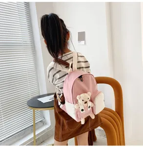 Grazioso zainetto rosa per bambini con adorabile orsetto di peluche, ideale per la scuola.