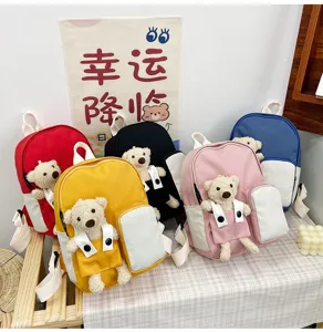 Dettaglio orsetto dei cartoni animati zainetto per bambini, borse da viaggio casual.