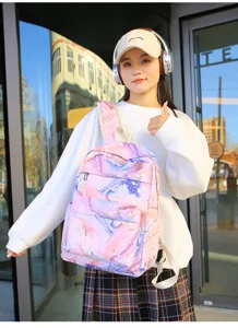 Stijlvolle roze paarse marmerpatroon casual rugzak voor school, reizen en dagelijks.