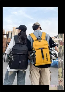 Großer Rucksack für Damen und Herren, ideal für Outdoor-Sport und Business-Reisen.