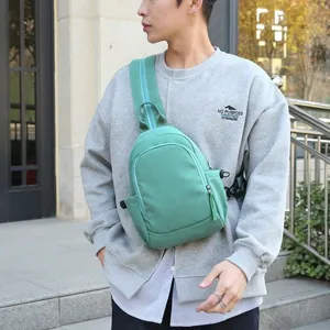 Casual nylon borsttas voor heren, lichte waterdichte crossbody tas voor dagelijks gebruik.
