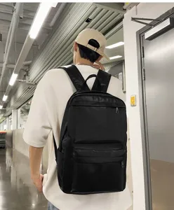 Schwarzer PU Leder Freizeit Rucksack für Damen und Herren, moderner Tagesrucksack für Alltag.