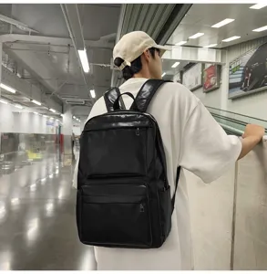 Wasserdichter PU-Leder Rucksack für Damen und Herren, große Kapazität für Reisen und Alltag.