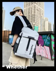 Detailansicht des grauen Laptop-Rucksacks mit grossem Volumen und robustem Material.