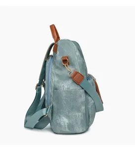Seitenansicht Detail des lässigen Damen Anti-Diebstahl Rucksacks in Blau mit braunem PU-Leder.