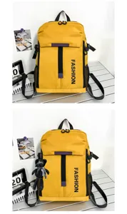 Gelber Rucksack mit grossem Fassungsvermoegen und mehreren Faechern fuer Reisen.