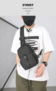 Vista dettagliata della borsa a tracolla nera casual con cinghia regolabile per uso quotidiano.