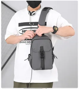 Borsa da petto impermeabile grigia da uomo, borsetta a tracolla casual con fibbia regolabile.