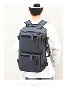 Detailansicht des dunkelgrauen multifunktionalen Reise-Rucksacks mit praktischen Fächern.