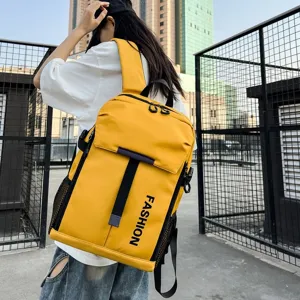 Großer gelber Rucksack für Damen und Herren, ideal für urbanen Outdoor Sport und Reisen.