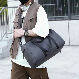Grand sac de sport polochon de voyage grand format pour fitness entrainement gris fonce.