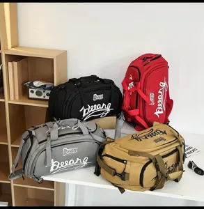 Vue detaillee du sac a dos de voyage multifonctionnel avec une grande capacite de rangement.