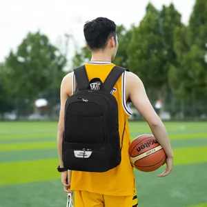 Grote sportrugzak voor basketbal en voetbal, studententas met meerdere vakken.