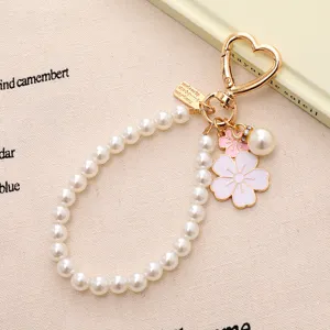 Ciondolo per telefono in perle con pendente a fiore rosa e chiusura a cuore oro