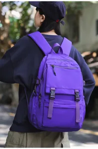 Lässiger Utility-Stil lila Rucksack mit mehreren Fächern für Reisen und Schule.
