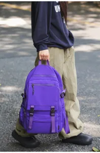 Lila Tooling-Stil Multi-Fach Reiserucksack ideal für Studenten und Outdoor-Aktivitäten.