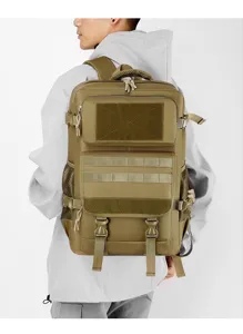 Taktischer Rucksack Detailansicht mit multifunktionalem Gurtband und strapazierfähigen Gurten.