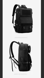Detailansicht des schwarzen Taktikrucksacks mit mehreren Fächern für Outdoor-Reisen.