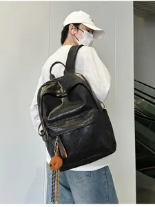Vintage schwarzer PU Leder Rucksack für Damen und Herren, lässige minimalistische Schultasche.