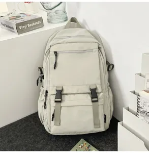 Lockerer, vielseitiger Canvas-Rucksack fuer Studenten und Reisen mit grossem Fassungsvermoegen.
