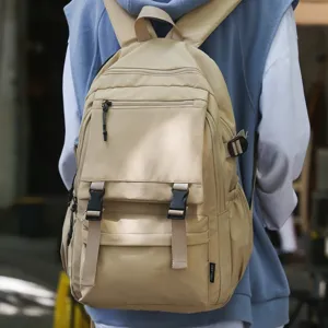 Beige multifunktionaler Freizeit Rucksack mit praktischen Gurten und Schnallen fuer den Alltag.