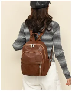 Brauner Softleder-Rucksack mit Patchwork-Design, dekorativer Quaste und praktischen Taschen.