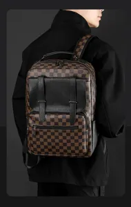 Mochila de negocios para hombre de cuero PU con patron de cuadros vintage para viajes.