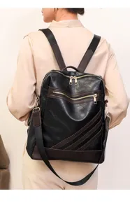 Detailansicht des Rucksacks zeigt schwarzes PU-Leder, Reißverschlüsse und verstellbare Riemen.