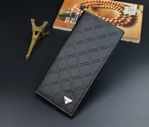 Black men's long wallet detail, quilted rhombus pattern, soft leather, metal logo.