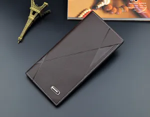 Portefeuille long marron classique pour homme avec fentes pour cartes, cuir souple et design.