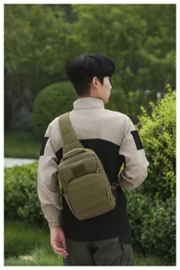 Taktische Outdoor Brusttasche für Herren, multifunktionale sportliche Crossbody Tasche.