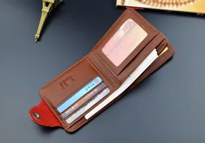 Portefeuille court en cuir pour homme avec fentes pour cartes et bouton-pression, marron élégant.