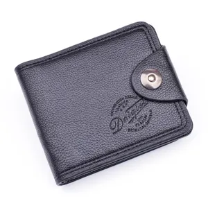 Portefeuille court pour homme en cuir, fermeture magnétique, porte-cartes et grand compartiment.