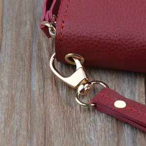 Rotes Litschi-Muster Leder Portemonnaie Clutch goldene Beschläge Handschlaufe Damen Accessoire