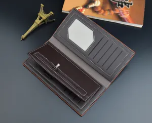 Portefeuille long pour homme en cuir souple avec multiples fentes pour cartes et poche zippée.
