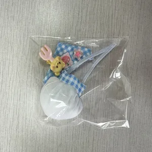 Kleine huisdier kostuum set met schattige hoed en geruite bib voor hamsters en kleine dieren.