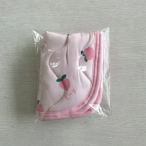 Tappetino rinfrescante rosa con stampa di pesche per animali, stuoia estiva pieghevole.