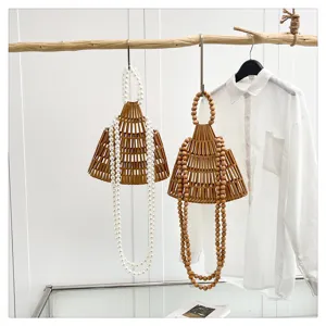 Borsa a mano cava in perle di legno di bambù intrecciata a mano borsa a tracolla chic.
