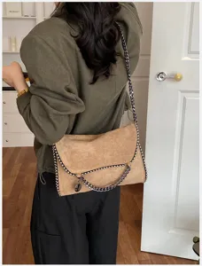 Bolso de hombro de ante sintético para mujer con cadena elegante y detalles de perlas elegantes.