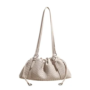 Sac à épaule tissé chic pour femmes, sac boulette de grande capacité élégant, sac cabas polyvalent.
