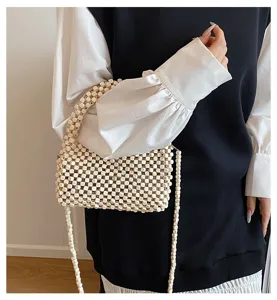 Borsa a mano estiva in perline di legno da donna, borsa a tracolla da spiaggia con catena.