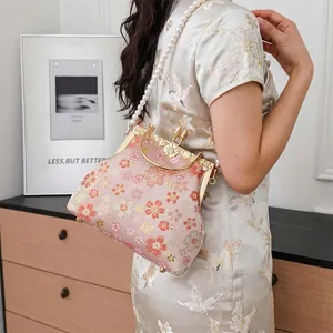 Vintage bloem geborduurde schelp handtas met elegante parelriem voor dames avondtas