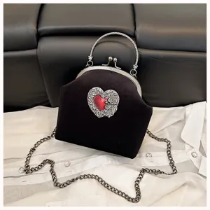 Schwarze Samt Abendtasche mit barockem Herz Design, Metallrahmen und Kette für Damen.