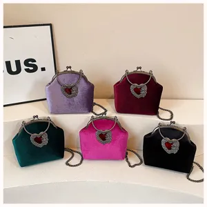 Vintage Samt Kussverschluss Handtasche mit verziertem Herzverschluss und Kette für Damen.